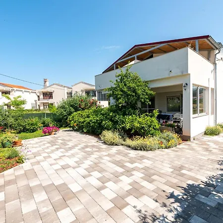 2 Bedroom Awesome In Apartment Bibinje